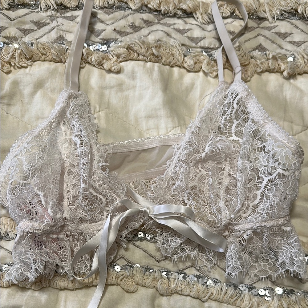 VS Elegant Lace Bralette in White